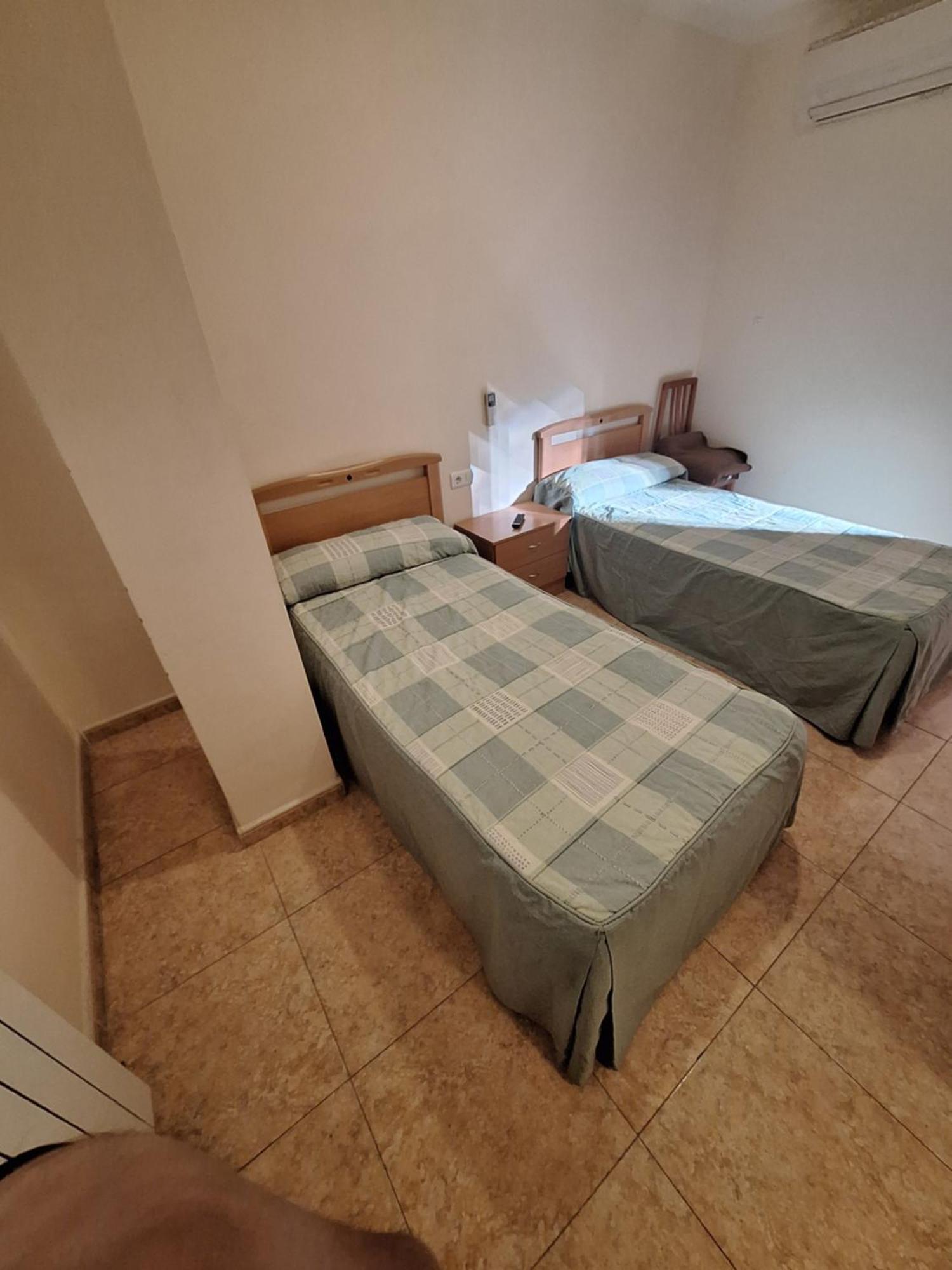 Hostal Pension - La Rotonda Hotel Tardienta ภายนอก รูปภาพ