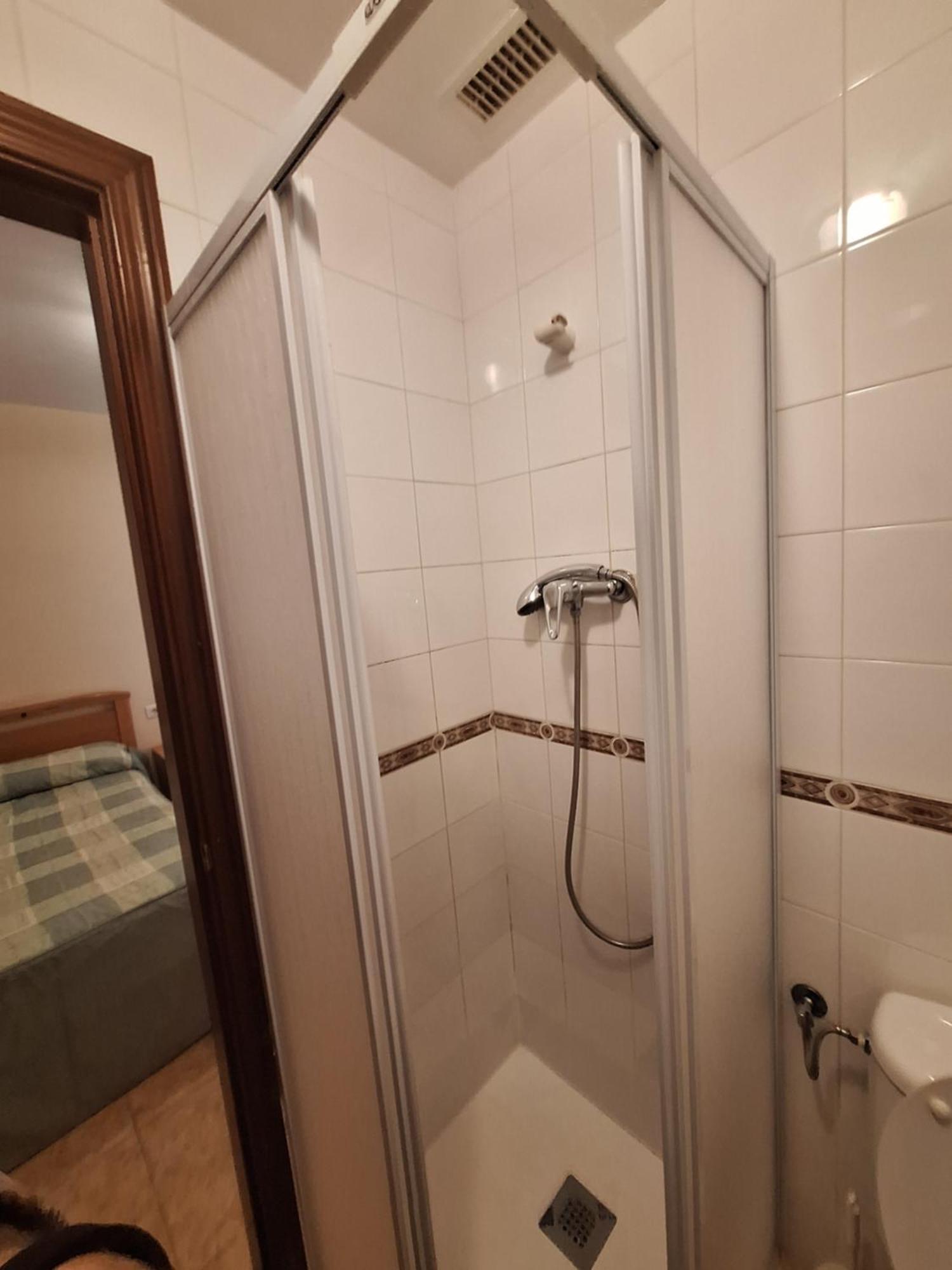 Hostal Pension - La Rotonda Hotel Tardienta ภายนอก รูปภาพ